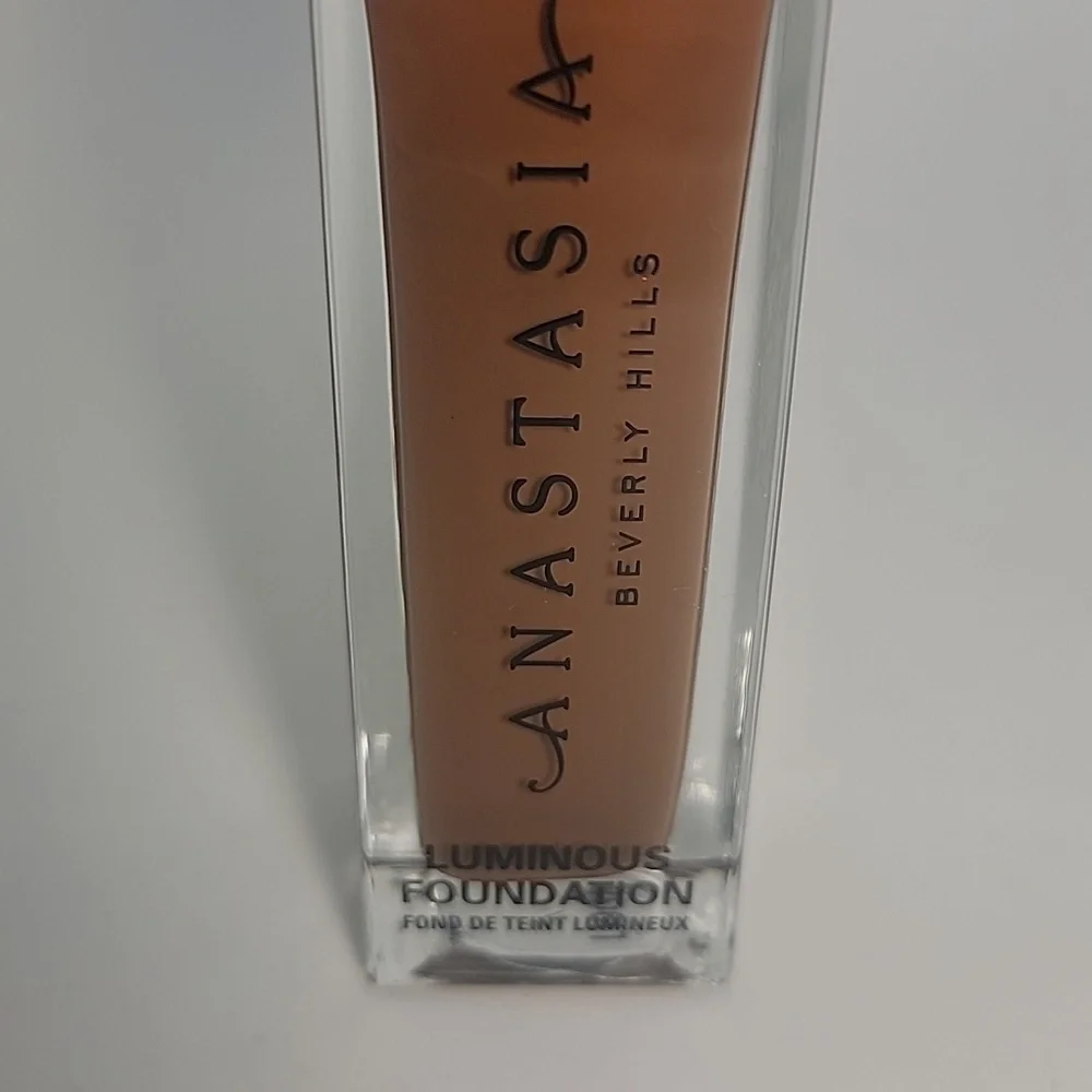 Anastasia Beverly Hills Foundation Makeup 520W